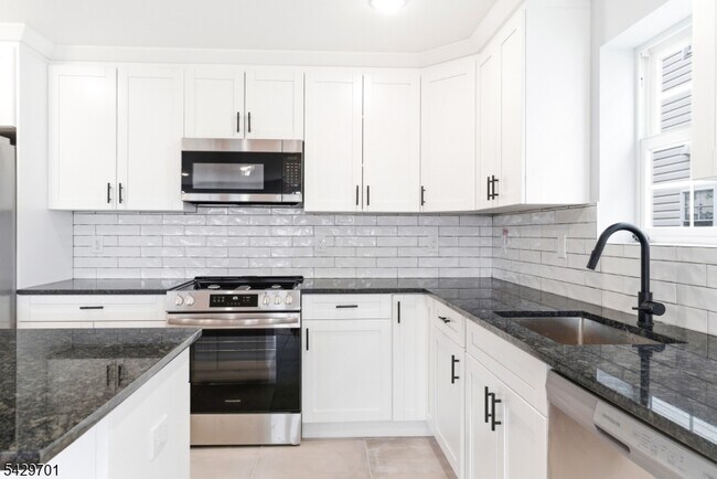 Photo - 129 Mt Pleasant Ave Unidad 2