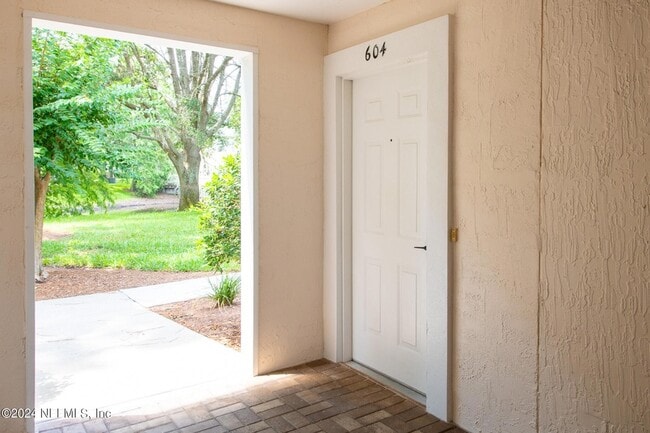 Photo - 13715 Richmond Park Dr N Unidad 604
