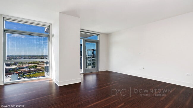 Photo - 1460 N Halsted St