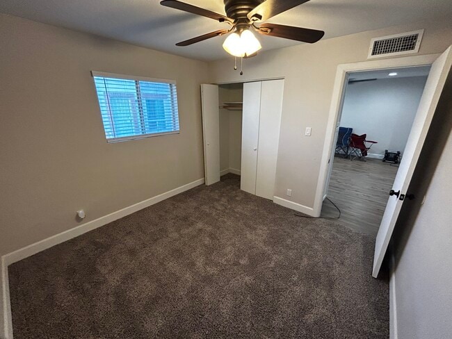 Photo - 8020 E Oak St