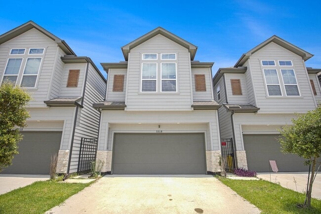 Photo - 5518 Rosslyn Rd