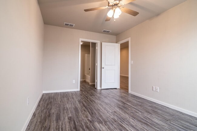 Photo - 2107 N Avenue K