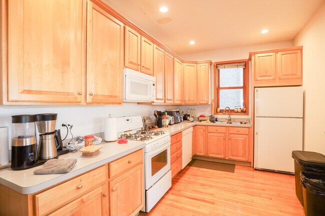 Photo - 1940 W Diversey Pkwy Unit 1W