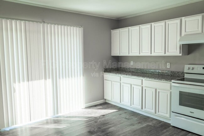 Photo - 112 Louella Dr