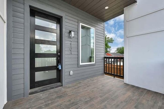 Photo - 2104 Bringhurst St