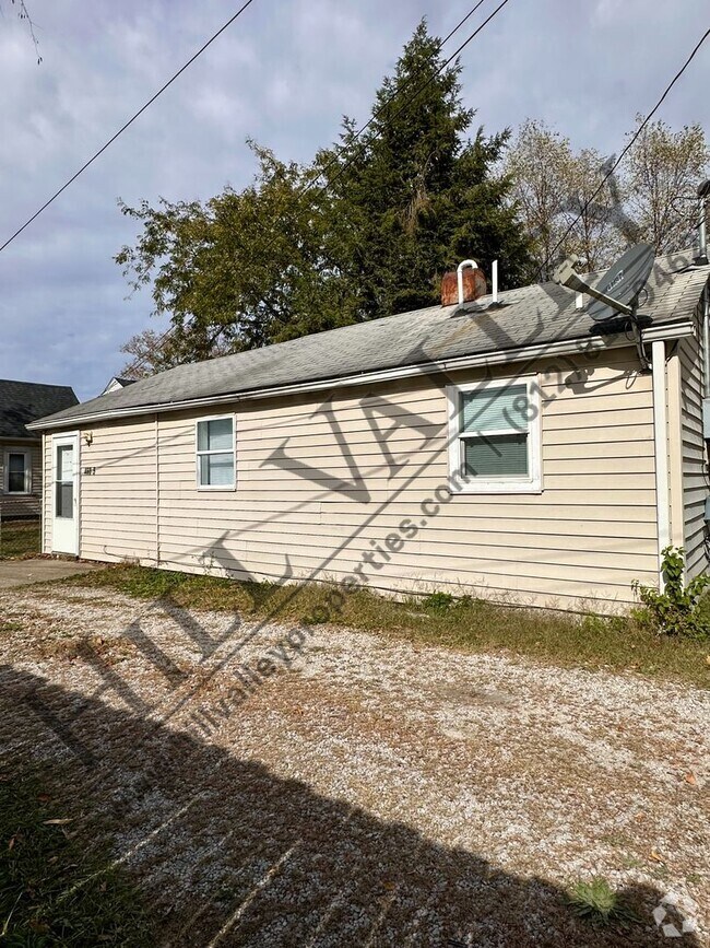 Building Photo - Cozy Two Bedroom Home