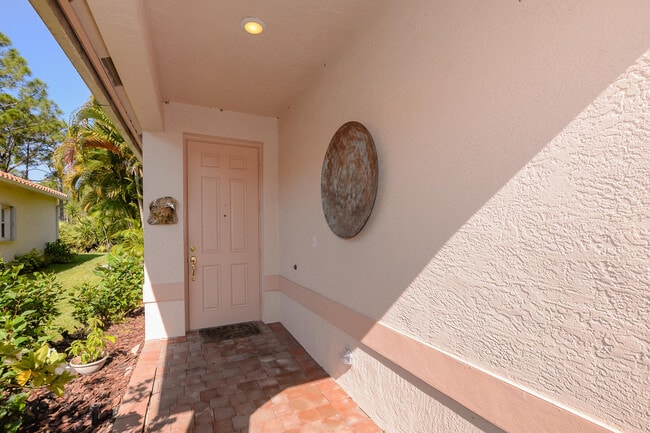 Photo - 329 NW Treeline Trce