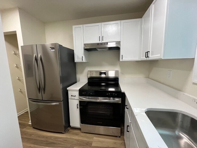 Photo - 3921 Grand Ave Unit B