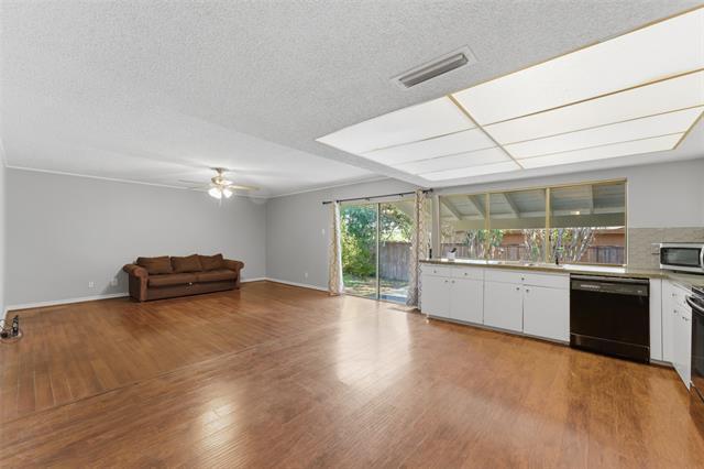 Photo - 1805 Haymeadow