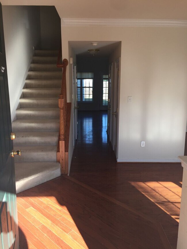 Photo - Beautiful Townhouse To Rent in Easter Henrico