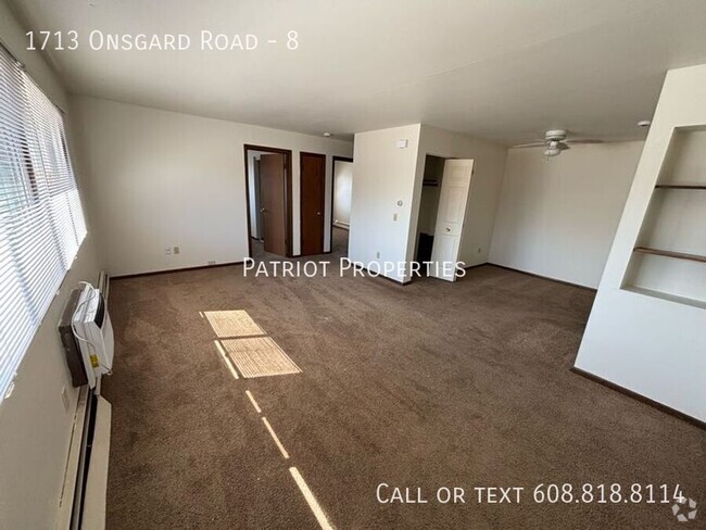 Building Photo - 2 bedroom/ 1 bath apartment in Madison, WI Unit 8