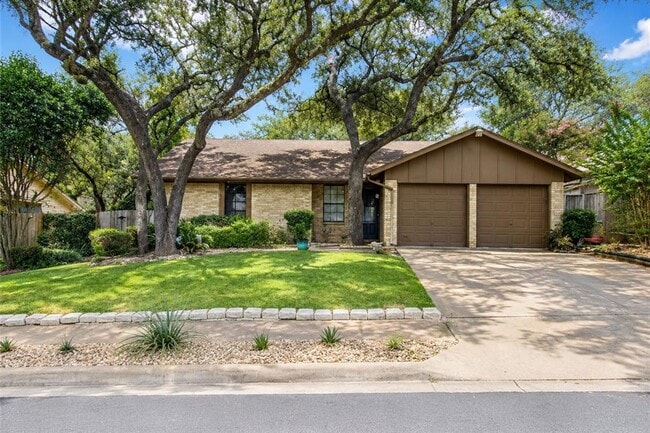 Building Photo - 2717 Deeringhill Dr