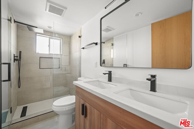Photo - 817 N McCadden Pl
