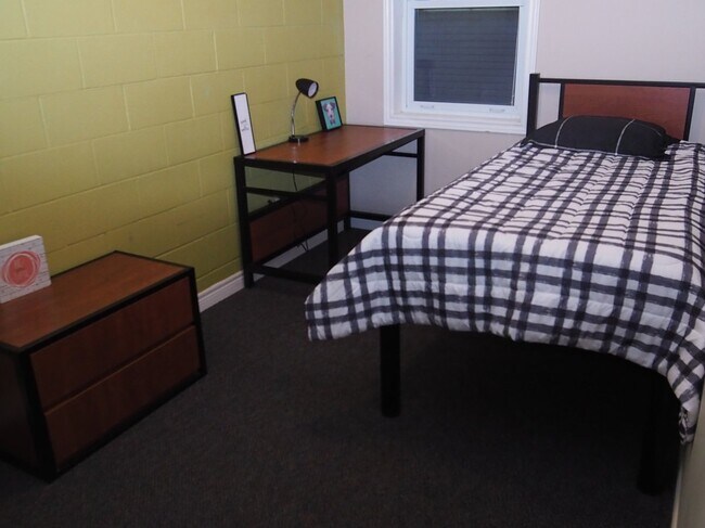 Photo - 251 Lester St