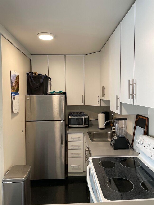 Photo - 0 bedroom in Chicago IL 60614 Unit 1017