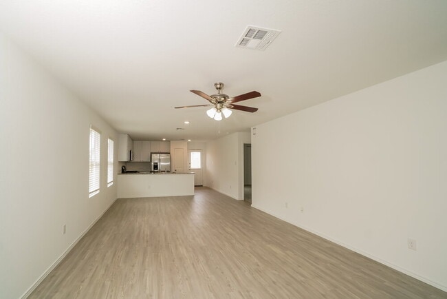 Photo - 9939 Leeds Wheel