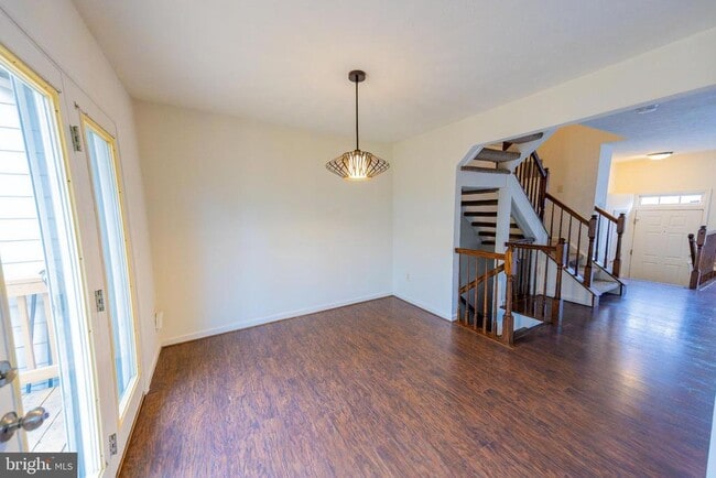 Photo - 5565 April Journey