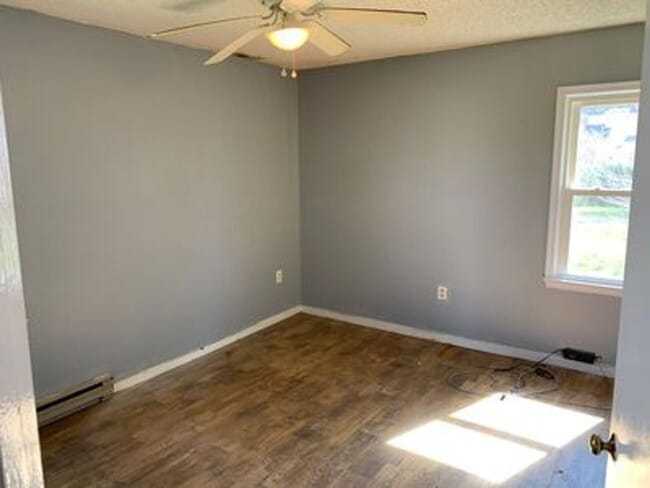 Photo - 3 bed 2 bath in Henrico! Yard, Central HVAC, laundry, great neighborhood!