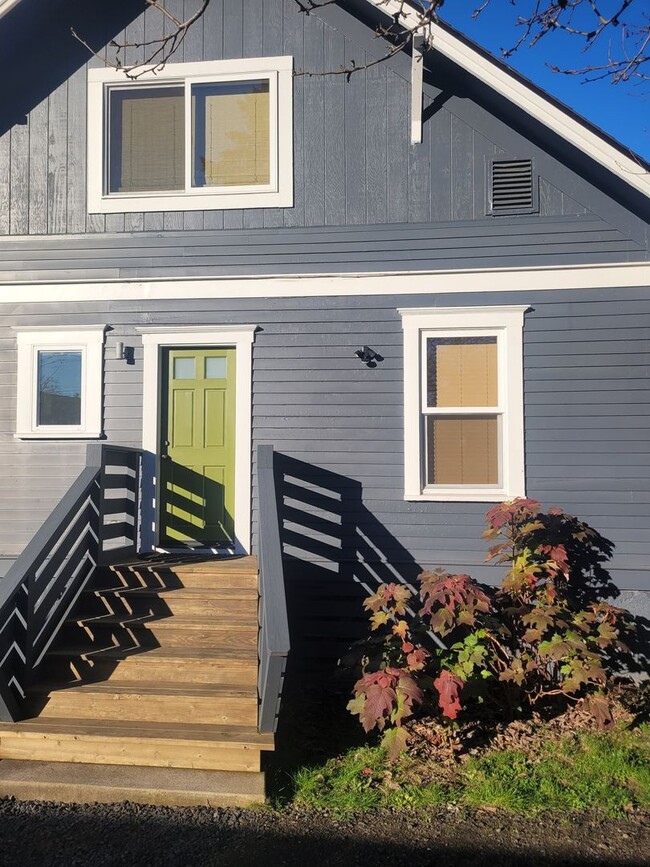 Photo - 332 W 5th Ave Unidad B