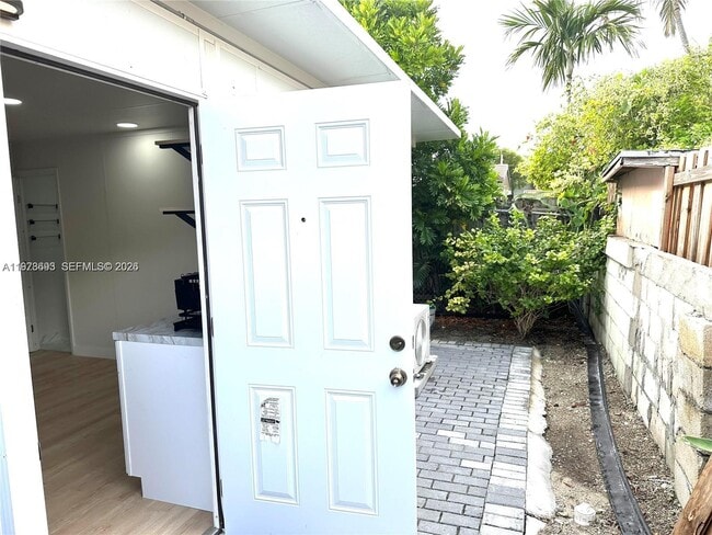 Building Photo - 8235 SW 41st Terrace Unit 1