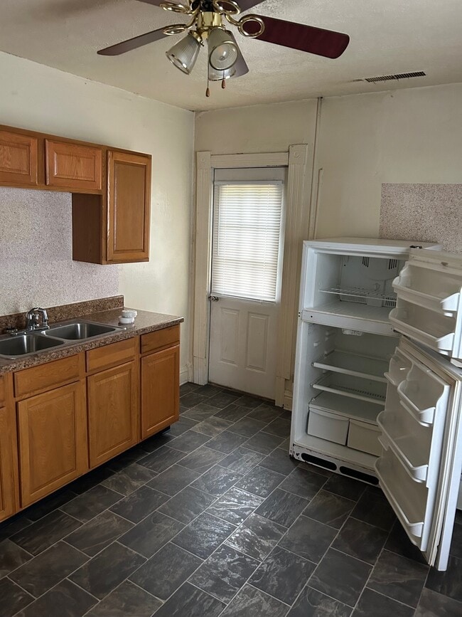 Large kitchen area - 1504 Mound St Apartments Unit 1504.5