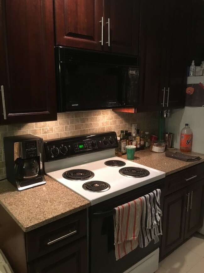 Kitchen 1 - 50 Aiken St Unit 164