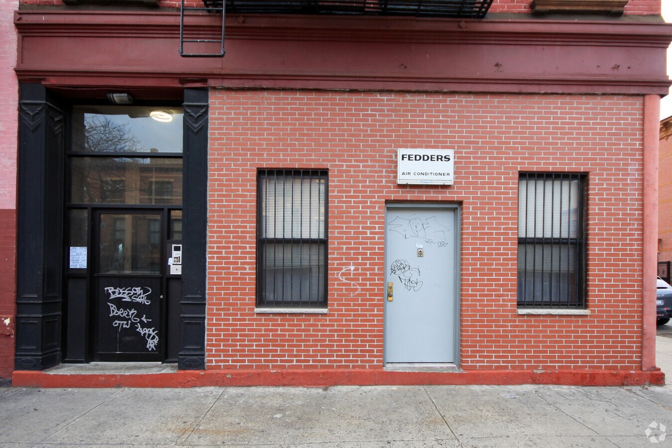 Photo - 364 Hooper St