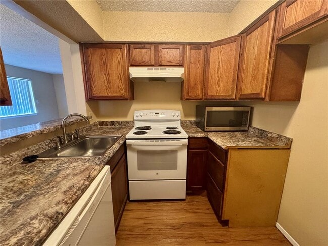 Photo - 8905 Parkfield Dr Unit 102