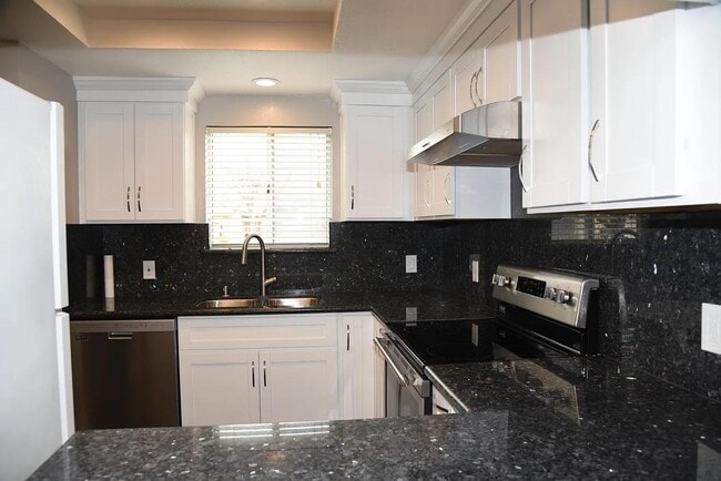 Photo - 3177 Chateau Way