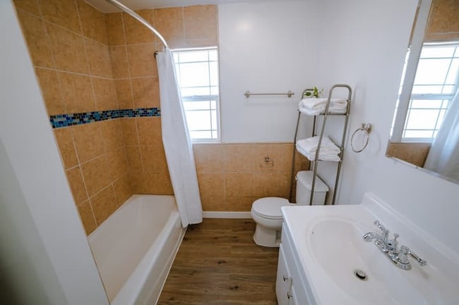 Photo - 5648 Berkshire Dr Unidad C