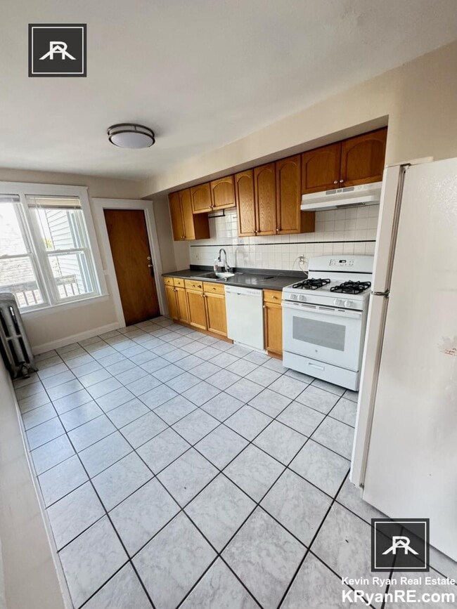 3 bedroom in Brighton MA 02135 - 3 bedroom in Brighton MA 02135 Unit 6