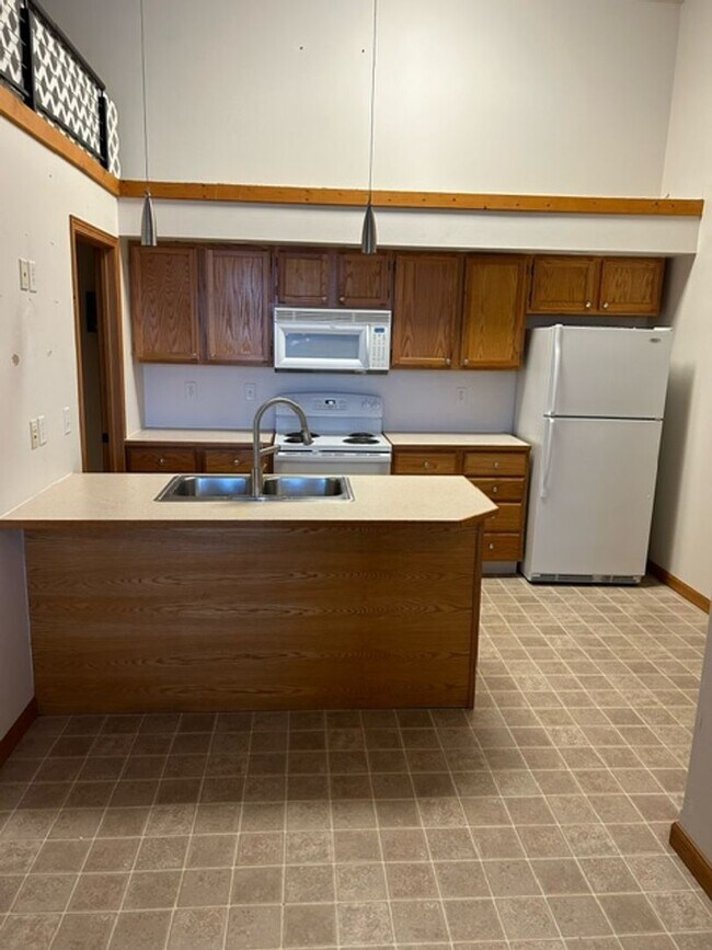 Building Photo - 311 Main Ave Unit 02 Rental