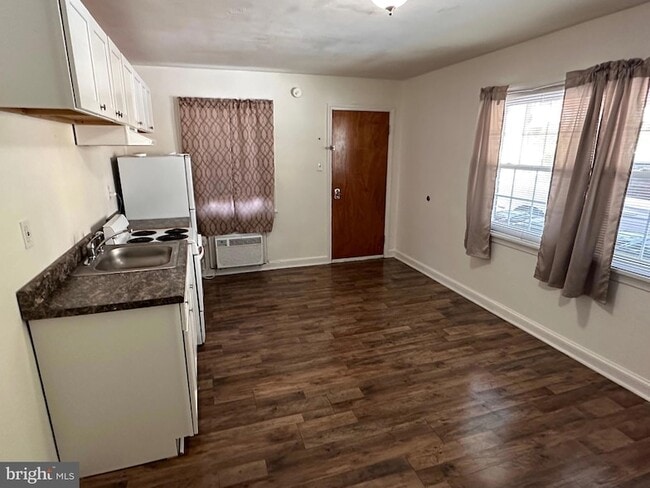 Photo - 268 Wilkes St Unit 14