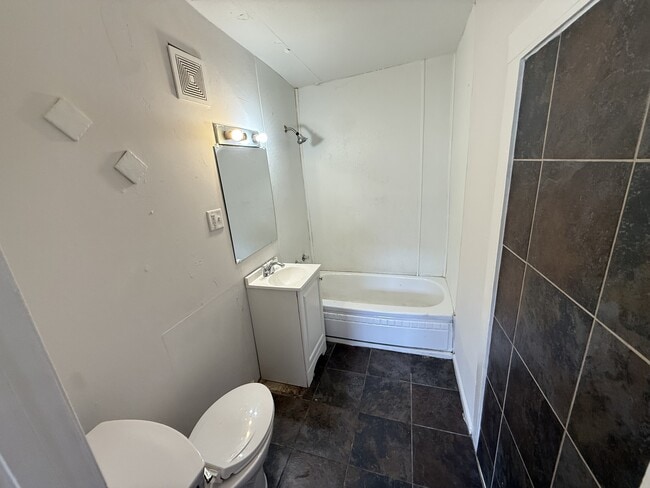 2511 Wilder St Unit 3