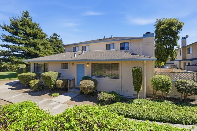 Building Photo - 224 Green Meadow Dr