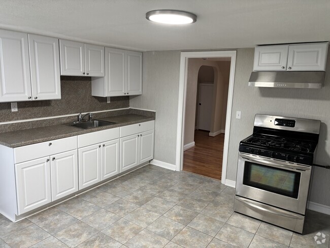 Building Photo - 31 Englewood Ave Unit Englewood Rental
