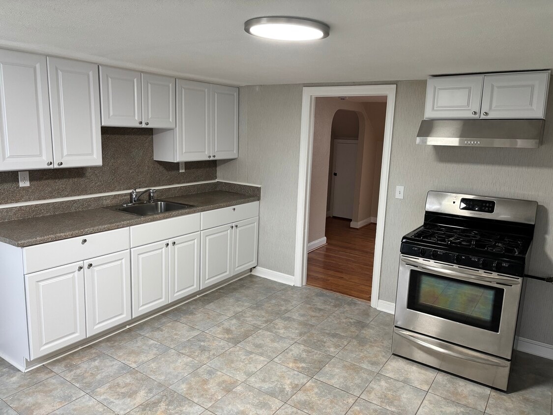 Kitchen - 31 Englewood Ave (West Hartford, CT)