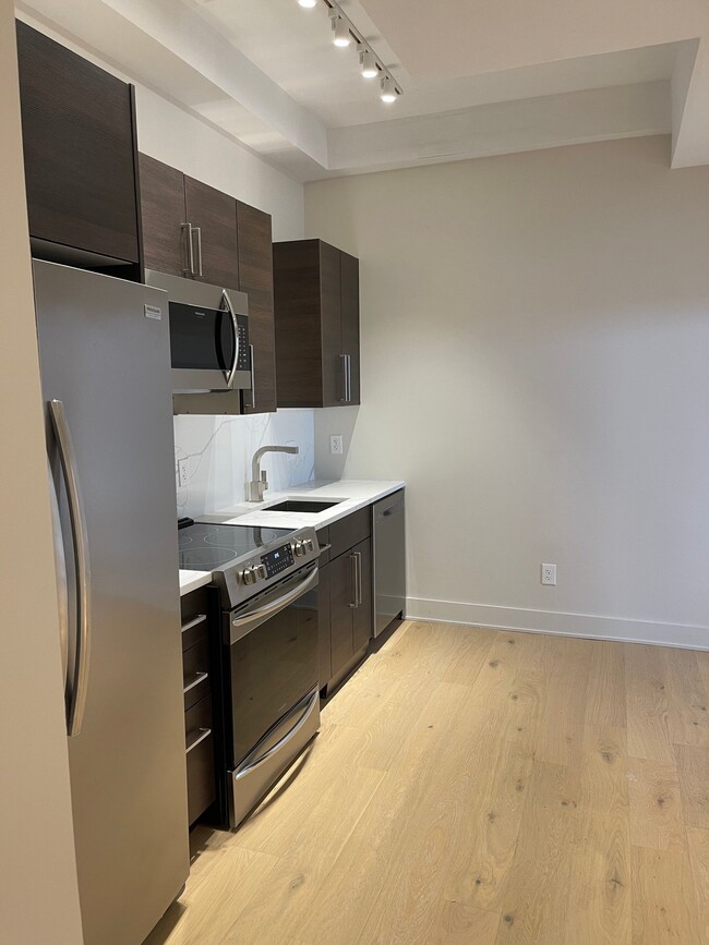 Photo - 182 Waterman St Unit 1C