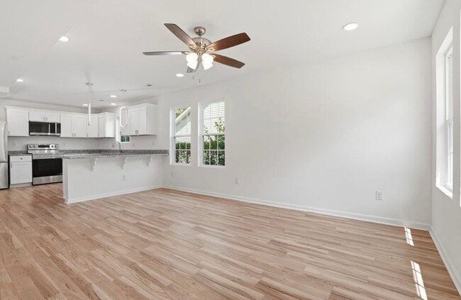 Photo - 516 Singletary St SE