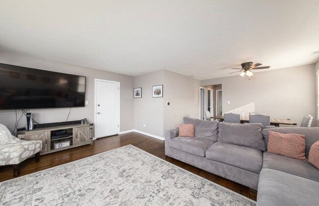 Photo - 8735 N Wisner St Unidad 2