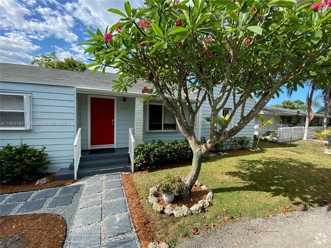 Building Photo - 5843 SW 62nd St Rental