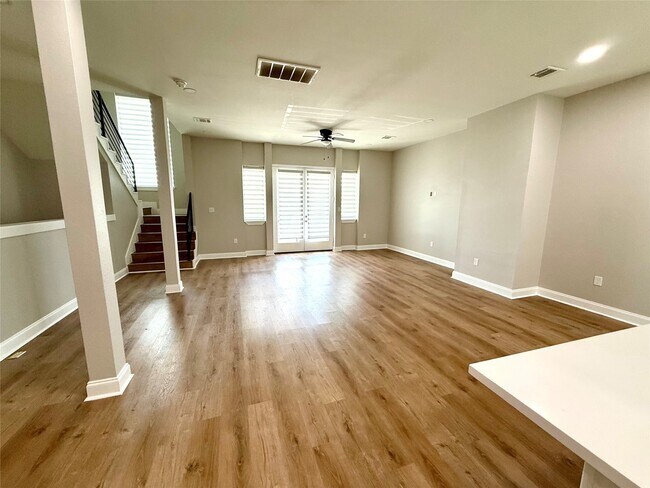 Photo - 3526 Luca St