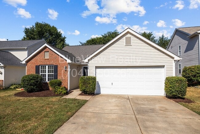 Photo - Beautiful Ranch House with 3 bed 2 bath ( Ballantyne area )