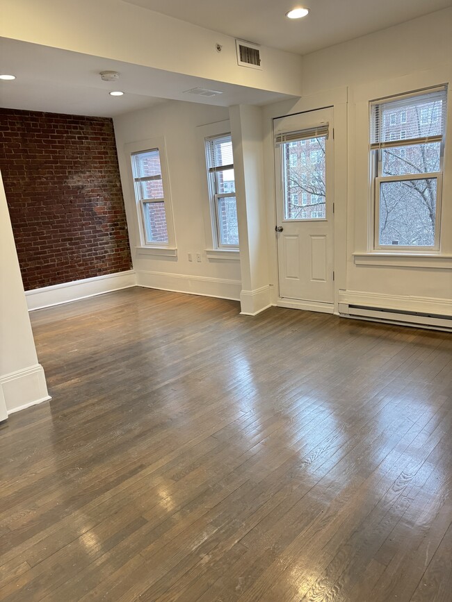 1408 Beacon St Unidad 3