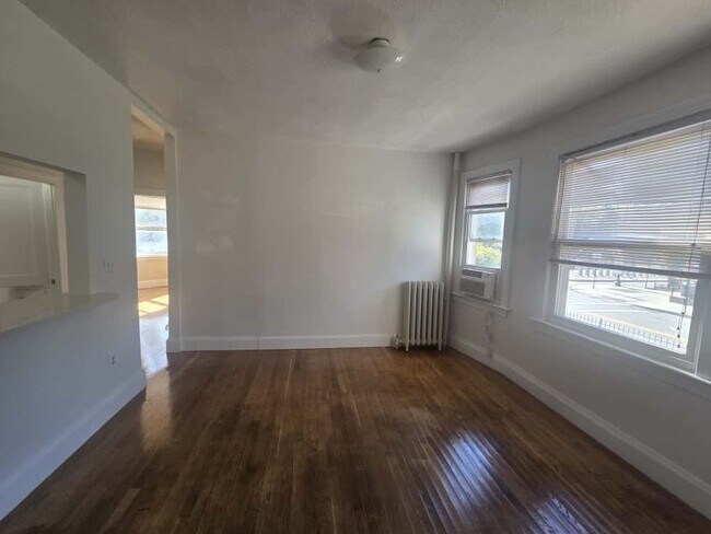 Building Photo - 100 Saint Marys St Unit 1