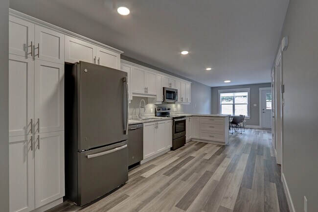 Photo - 771 Maclaren Av