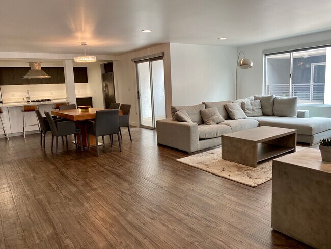 Photo - Ninety9Fifty5