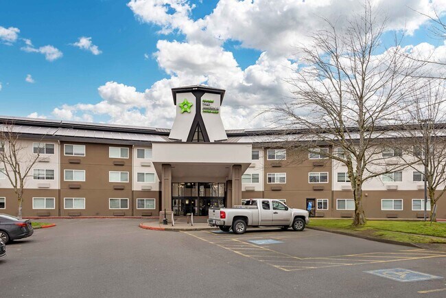 Furnished Studio-Trimark University Housing Hotel