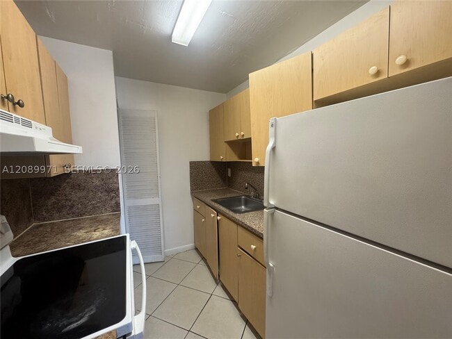 888 NE 132nd St Unit 205