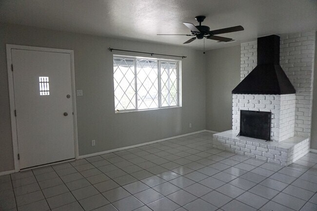 Photo - 332 E Pierce St